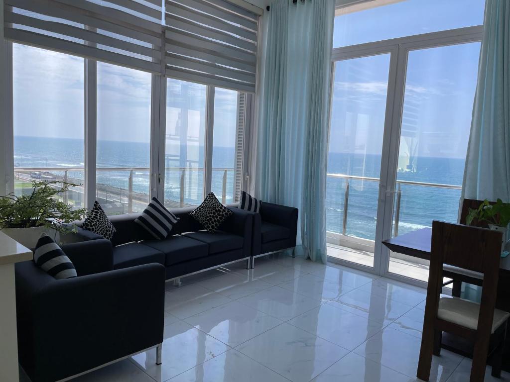 Lovely Sea View Apartment Image 4