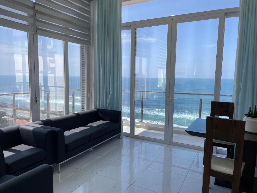 Lovely Sea View Apartment Image 7