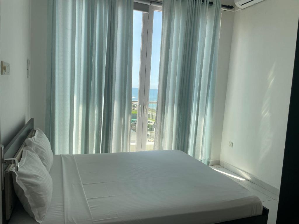 Spectacular Sea View 3 Bedrooms Apartment - 12