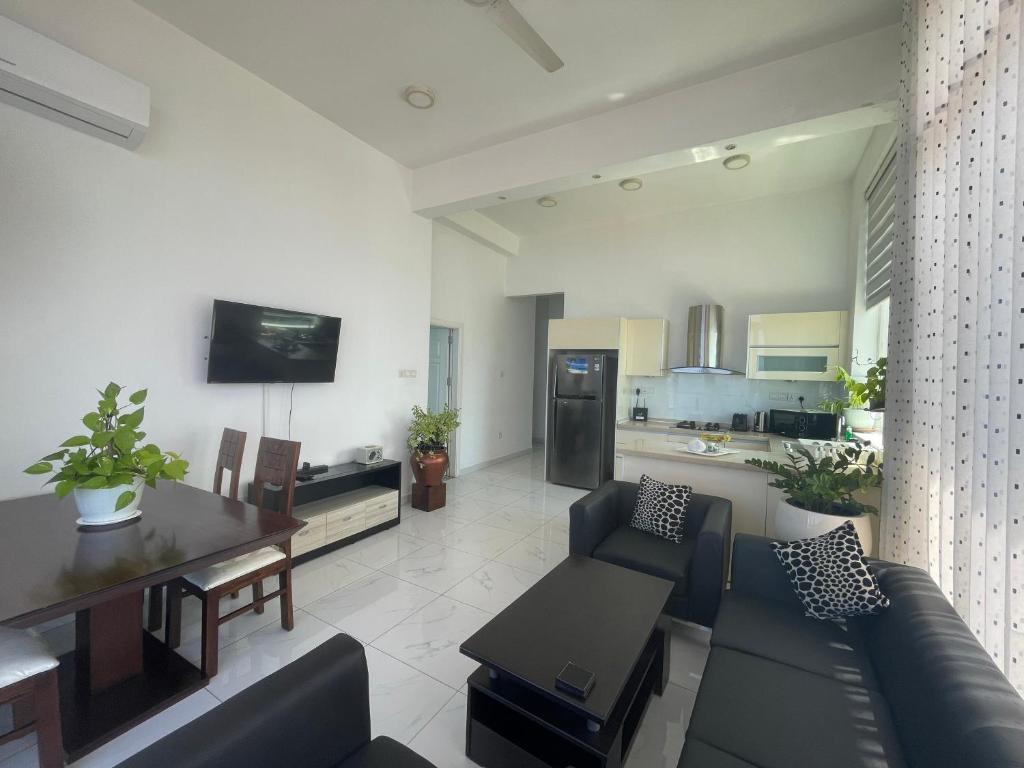 Spectacular Sea View 3 Bedrooms Apartment - Image 5